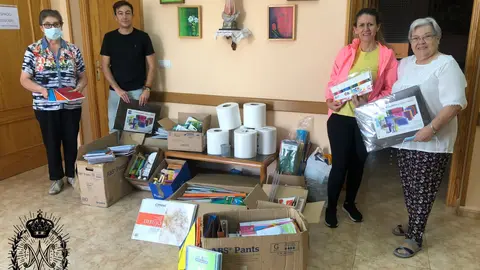 Entrega de todo lo recaudado de la Hermandad de la Soledad con la III Campaña de Recogida de Material Escolar