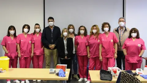 Alcalde de La Solana, equipo docente, coordinador y alumnas en la clausura de la acción formativa                

Foto: GACETA