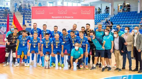 El Viña Albali Valdepeñas después de proclamarse campeón del Trofeo Diputación en el Valdepeñas 3-2 Manzanares
Foto: ACP-FSV