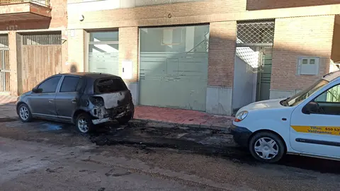Coche quemado en El Canal