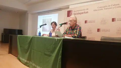 Charla de la AECC en La Confianza por el Día Mundial del Cáncer de Mama