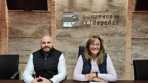 Antonio Sánchez y Lola Gómez, concejales de Vox en Valdepeñas