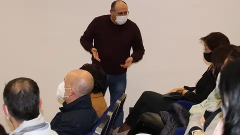 Alfonso Muñoz estuvo muy interactivo con el público asistente   
Foto: GACETA