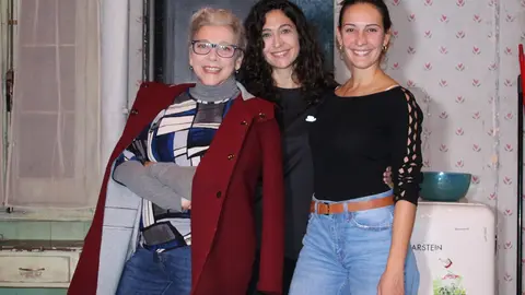 Kiti Manver, Inés Sánchez y Marta Velilla atendieron a la prensa antes de la representación          
Foto: GACETA