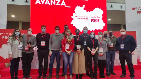 Representantes de la agrupación local de Valdepeñas en el 18º Congreso Provincial del PSOE CR