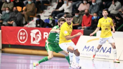 Lemine con  el balón en el Xota 5-3 Viña Albali Valdepeñas

Foto: Xota FS