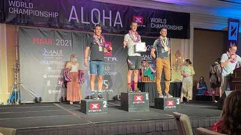 El atleta de Calzada de Calatrava, Javier Megía Ciudad en el podium del campeonato del mundo XTerra