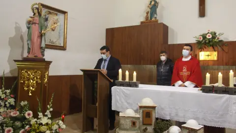 Un momento de la eucaristía con la participación del presidente, a la izquierda 
Foto: GACETA