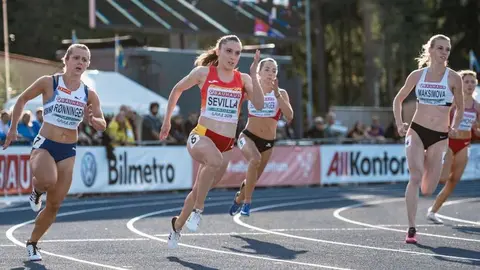 Paula Sevilla -centro- añade otro hito a su ya brillante carrera como atleta