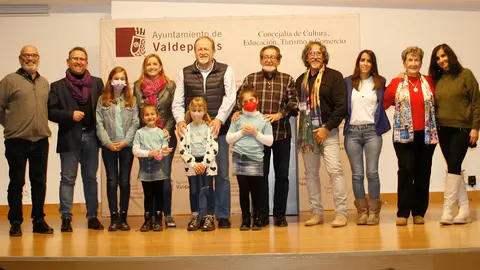 Foto de familia de los participantes en el recital Palabras en silencio, celebrado en Valdepeñas