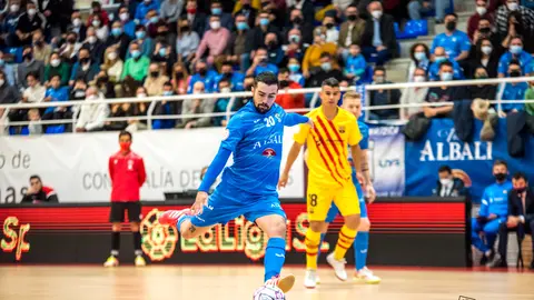 Chino tirando el penalti en el Viña Albali Valdepeñas 2-4 Barça
Foto: ACP-FSV