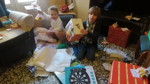 Momentos de descubrir los regalos (1)