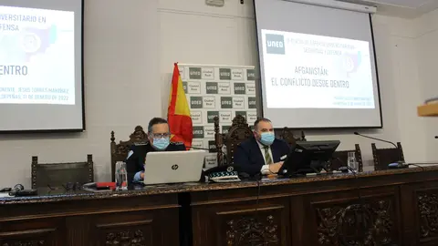 Conferencia en la UNED