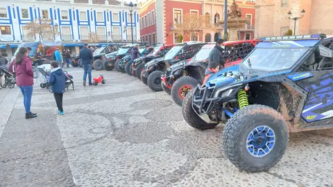 Concentración de buggies en la plaza de España de Valdepeñas