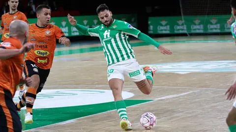 Ivi tirando a puerta