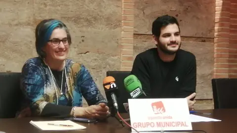 Juana Caro y Alberto Parrilla, concejales de IU Valdepeñas