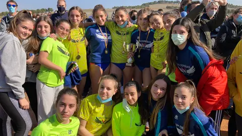 Campeonas del cross provincial Sub16
Foto: Sistemas Valcom - Valdepeñas Athletics Club
Foto: