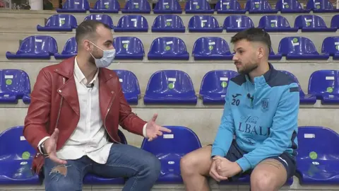 Javi Garoz entrevistando para a Ivi para HD Hoy Deportes