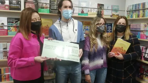 Entrega de la recaudación en Librería TBO