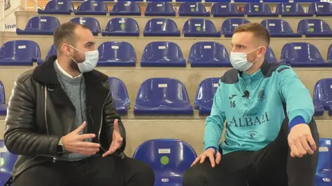 Javi Garoz entrevistando a Sergio González para HD Hoy Deportes