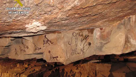 Pintadas en la Cueva de la Rendija