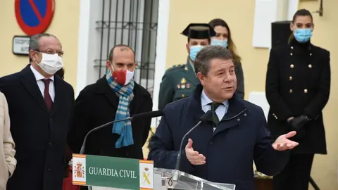 Emiliano García-Page en el cuartel de la Guardia Civil de Mondéjar