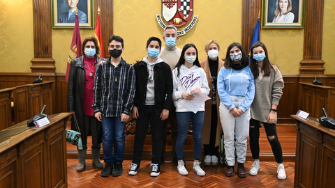 Jesús Martín recibe a alumnos del IES Gregorio Prieto