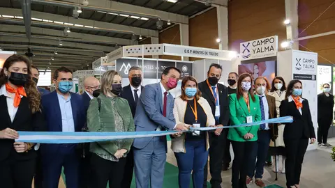 El consejero de Agricultura, Agua y Desarrollo Rural, Francisco Martínez Arroyo, inaugura, en Talavera de la Reina, la II Feria 'Aove & Nuts Experience 2022', dedicada al olivar y los frutos secos.