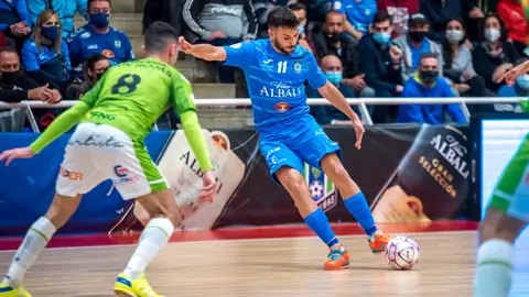 Ivi tirando a puerta en el Viña Albali Valdepeñas 0-2 Palma Futsal

Foto: ACP-FSV