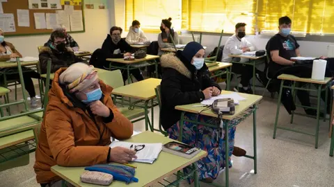 Clase de un centro con Bachillerato para adultos