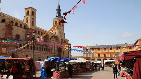 La Plaza Mayor de La Solana lucía esta estampa durante el fin de semana con el Mercado Medieval          

Foto: GACETA