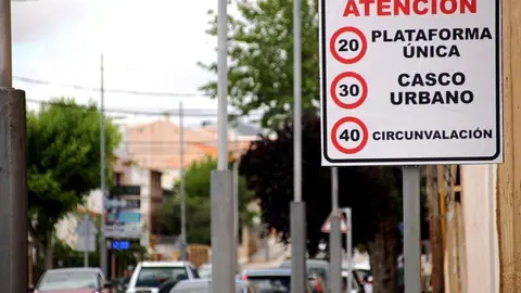Atropellada una mujer cuando cruzaba por un paso de peatones en Avenida de la Constitución en La Solana