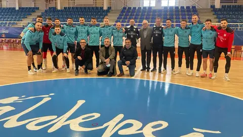 Jesús Martín, Félix Solís, Luis Palencia y David Sevilla con el equipo de Viña Albali Valdepeñas