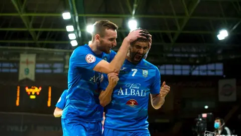 Humberto y Sergio González celebrando el gol del brasileño en el Betis 2-5 Viña Albali Valdepeñas
Foto: ACP-FSV