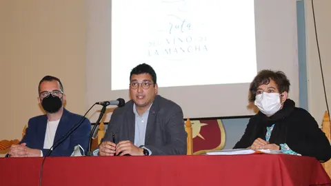 Raúl Zatón, Eulalio Díaz-Cano y Cristina Sánchez en la presentación del proyecto          
Foto: GACETA