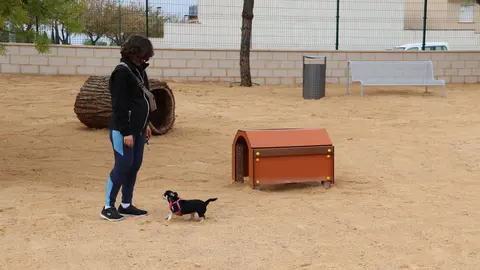 Parque canino de la calle Clara Campoamor de Manzanares