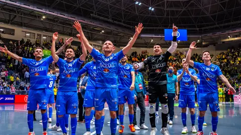 Los jugadores del Viña Albali Valdepeñas celebrando el pase a las semis de la Copa de España 2022

Foto: ACP-FSV
