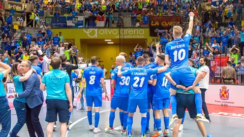 El Viña Albali celebrando su triunfo en las semifinales de la Copa del Rey 2022 ante Jaén

Foto: ACP-FSV