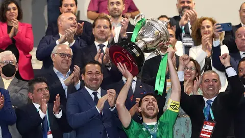 Miguel de UMA Antequera levantando la Copa del Rey 2022
Foto: RFEF