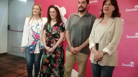 Vanessa Irla, la periodista Ángela Paloma, el secretario general del PSOE de Valdepeñas Manuel Martínez y la consejera de Igualdad y POrtavoz Blanca Fernández (1)
