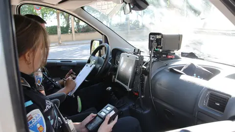 La Policía Local de La Solana durante el control de velocidad