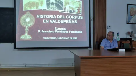 El conferenciante, Francisco Fernández

Foto: Roberto Muñoz