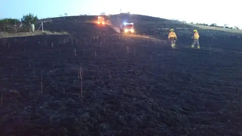 Incendio ya extinguido en el cerro de San Roque de Santa Cruz de Mudela