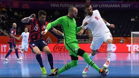Saeed Ahmad Abbasi con la Selección de Irán en el Mundial de Lituania enfrentándose a Estados Unidos
Foto: FIFA