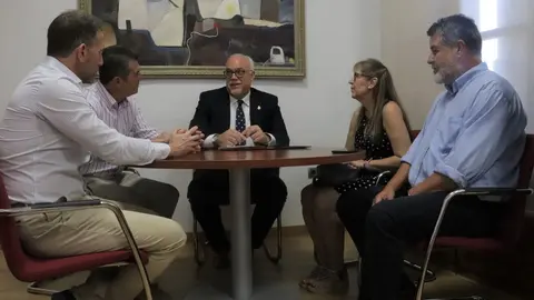 Firma del convenio de colaboración entre Ayuntamiento de Manzanares y AECC 2022