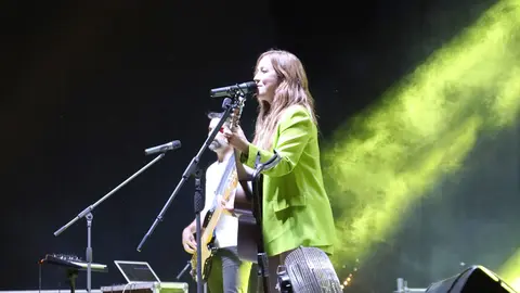 Nena Daconte hizo vibrar al público solanero con varios de sus grandes éxitos en el 'Oasis Sound'