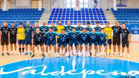 Todo el equipo del Viña Albali Valdepeñas en el primer entrenamiento de la temporada 2022-2023

Foto: ACP-FSV