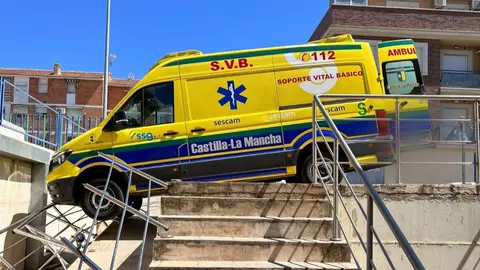 Ambulancia accidentada en el Hospital de Valdepeñas