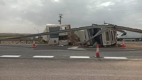 Camión accidentado en la A-4 (Valdepeñas)