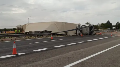 Camión accidentado en la A-4 (Valdepeñas)